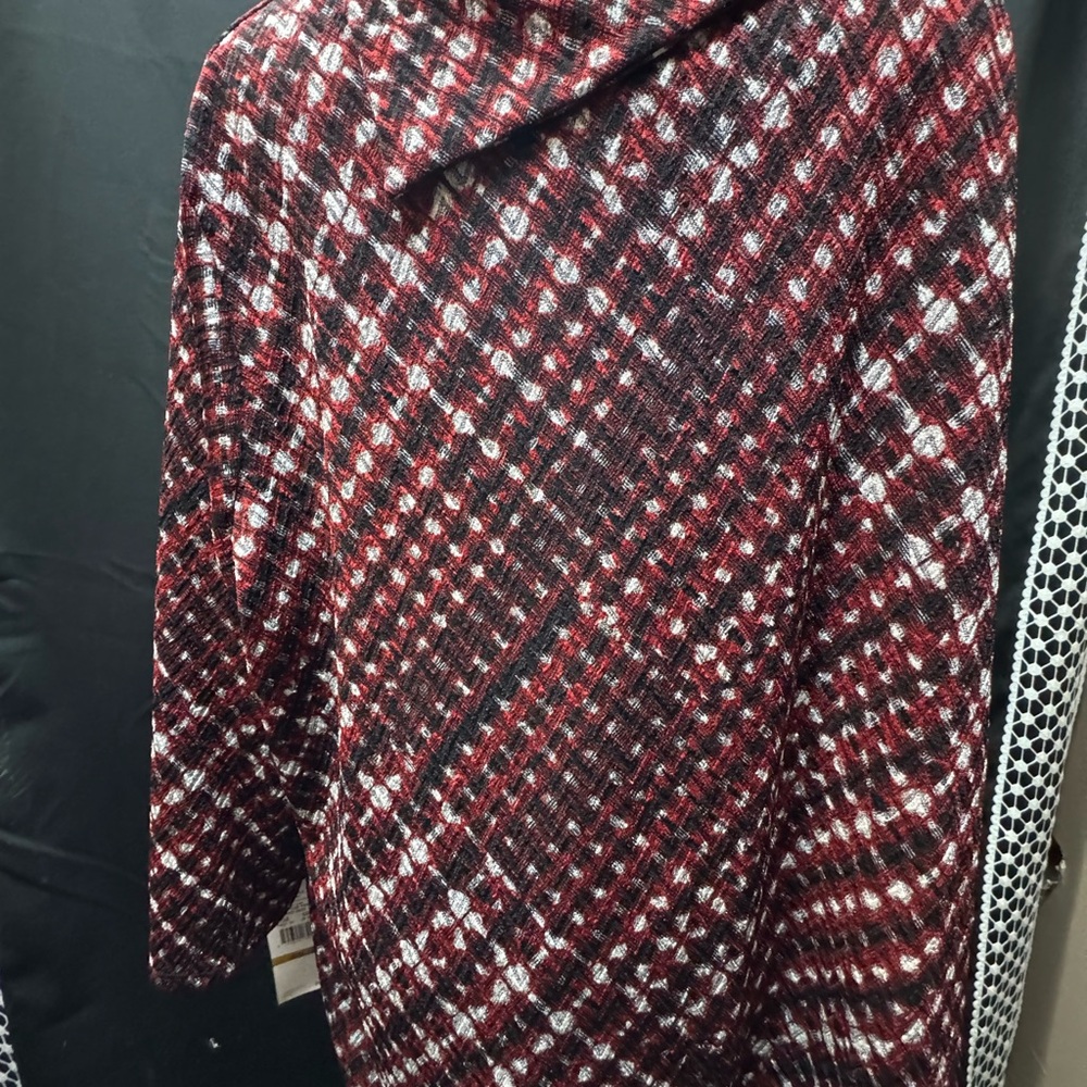 Ruby Rd. Red and Black Patterned Top NWT - image 2